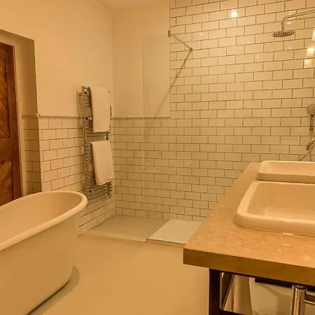 Bed and breakfast Par La Riviere 4*