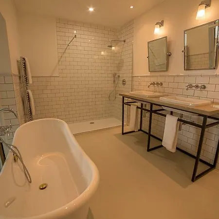 Bed and breakfast Par La Riviere 4*