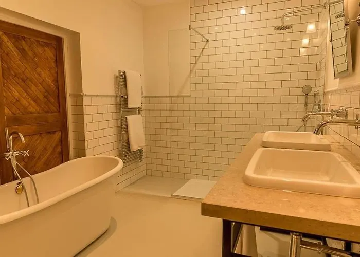 فندق مبيت وإفطار Par La Riviere 4*