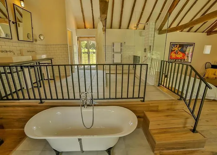 Par La Riviere لا روك-غاجياك