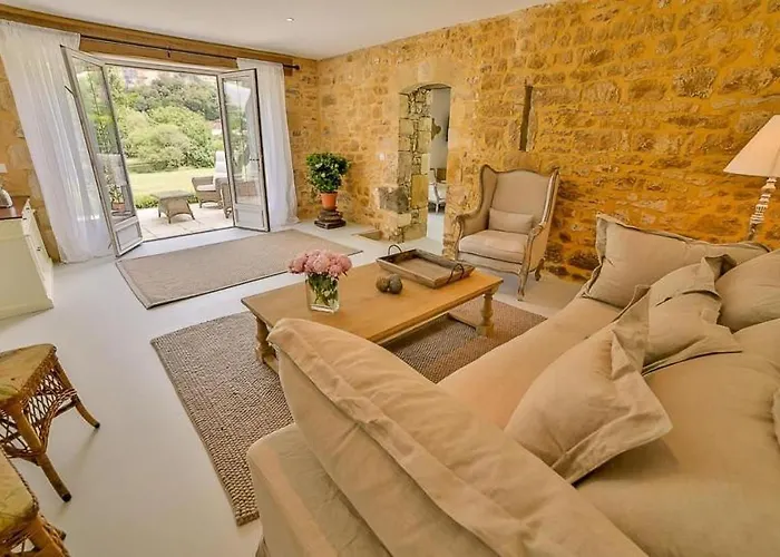 Par La Riviere لا روك-غاجياك