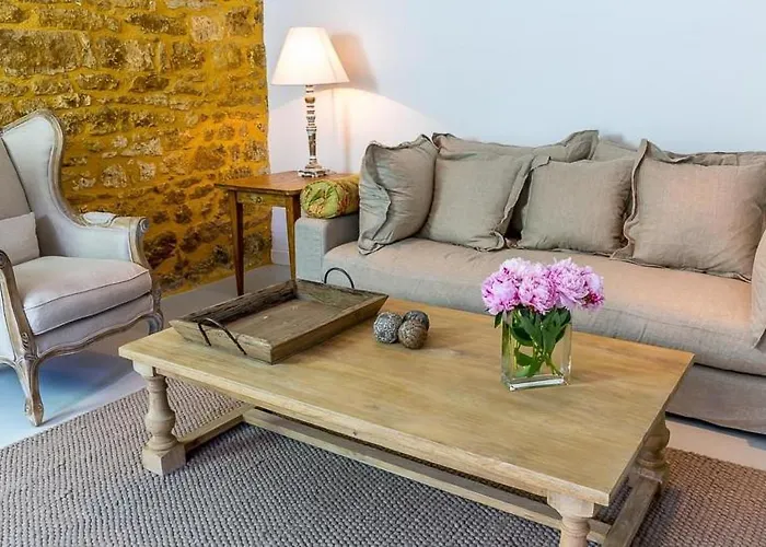 Par La Riviere لا روك-غاجياك