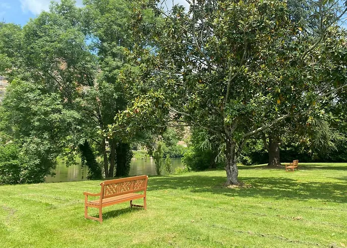 Par La Riviere فندق مبيت وإفطار لا روك-غاجياك