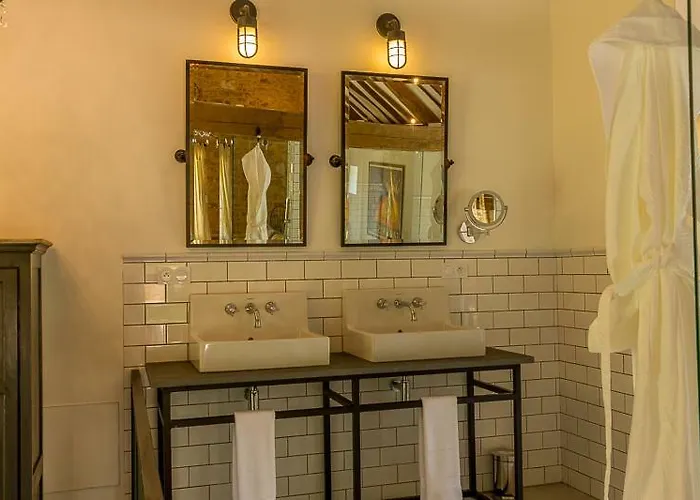 فندق مبيت وإفطار Par La Riviere