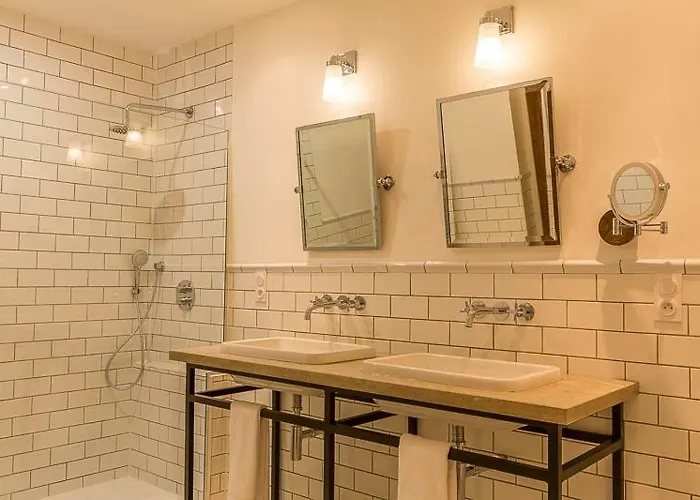 فندق مبيت وإفطار Par La Riviere 4*