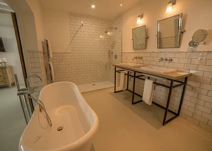 فندق مبيت وإفطار Par La Riviere 4*